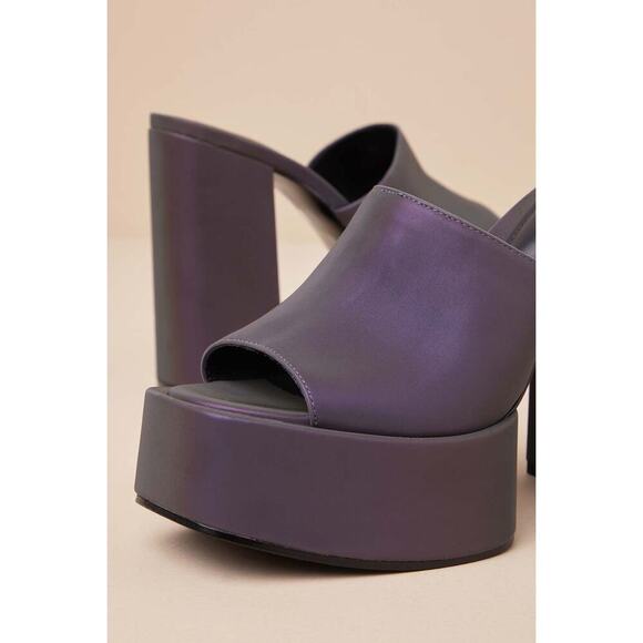 D'Amelio Footwear Ravina Multi Reflective Platform Sandals - Picture 3 of 5
